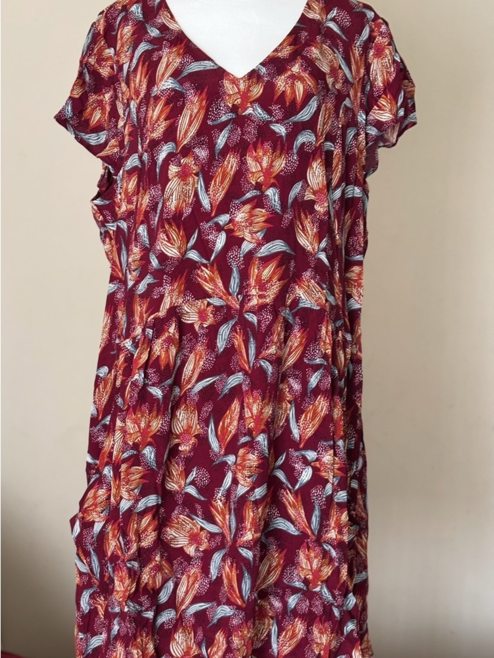 Garnet Hill Burgundy V‑Neck Short Sleeve Floral Mini Dress - Picture 5 of 14